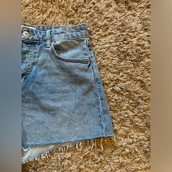 H&M Light Blue Jean Shorts - Picture 4 of 6